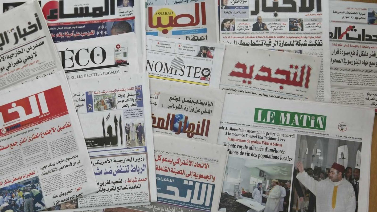 مجموعة من عناوين الصحف والمنشورات